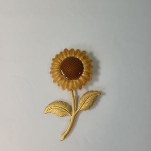 Vintage Sunflower Pin Brooch Goldtone leaves metal 3.5 inches Stem to Top